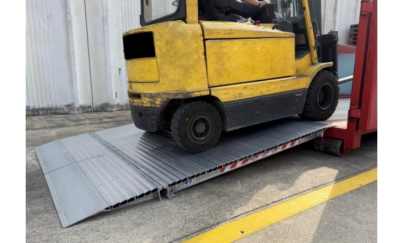 NEW SHLI HINGED ACCESS RAMP